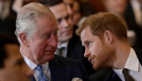 Re Carlo, Harry sempre più distante da Meghan Markle: “Si è parlato di divorzio”