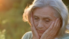 Cos’è e come si manifesta la demenza frontotemporale, malattia di Bruce Willis