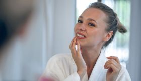 Piccolo, compatto e portatile: il massaggiatore viso elettrico low cost è il beauty device su cui puntare