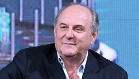Gerry Scotti, Affari Tuoi è “senza meccanismo”: De Martino? “È aiutato”