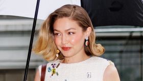 Confortevoli e glamour, le ballerine a rete indossate da Gigi Hadid dettano le tendenze estate