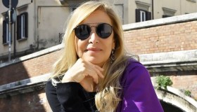 Grazia Di Michele: “La creatività ti accompagna per tutta la vita. Amici? Tornerei se…”