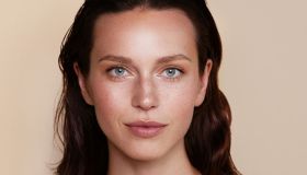 Risalta la tua tintarella con la novità glowy che regala una radiosità mai vista prima