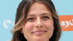 Jacqueline Luna, l’abbraccio con la madre di Ultimo è dolcissimo