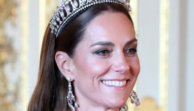 Re Carlo, la cena di Stato tra corone e diamanti. Kate Middleton sfida Brigitte Macron