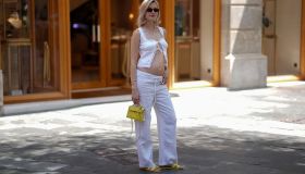 I pantaloni di lino bianchi wide leg sono l’ossessione estiva delle hit girls