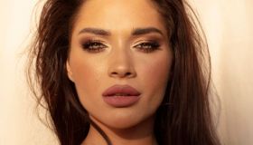 Il rossetto nude da provare questa estate è una tinta labbra indelebile che esalta l’abbronzatura