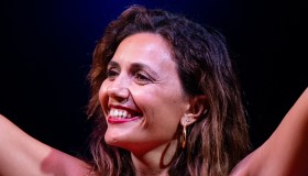 Serena Rossi, l’abito rosso a pois accende l’estate
