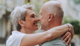 Attività sessuale dopo la menopausa, combatte la sindrome genitourinaria