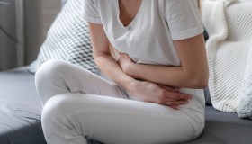 Tumore uroteliale, colpisce la vescica e non solo: quando interessa la donna e cosa fare