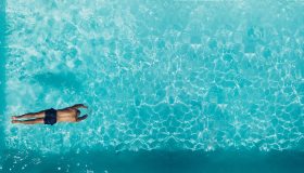 Dolce o salata? Il trend 2025 per la piscina oltre il cloro