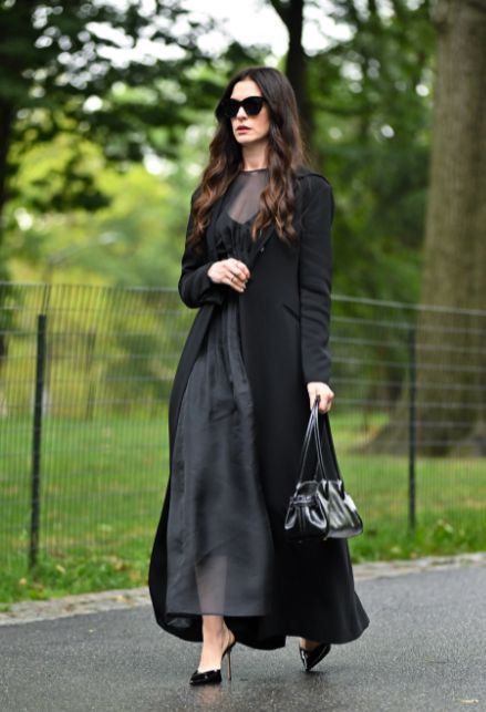 Anne Hathaway outfit total black