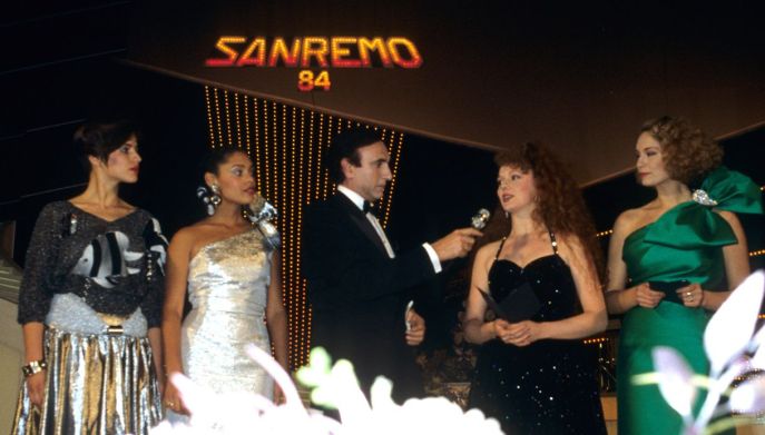 Pippo Baudo con Elisabetta Gardini, Iris Peynado, Edy Angelillo, Tiziana Pini Sanremo 84