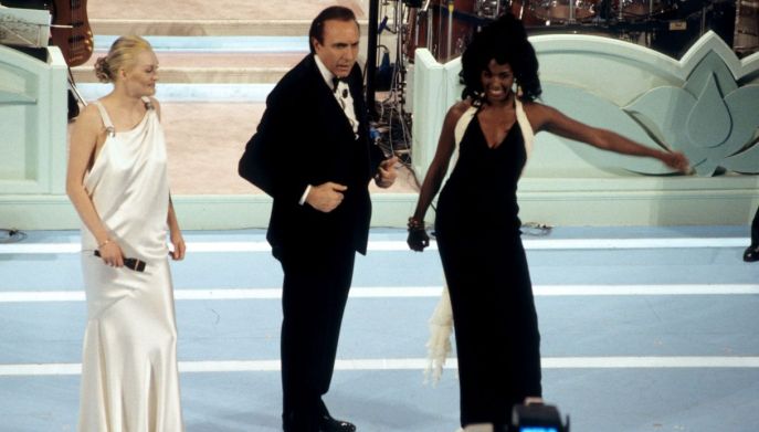 Anna Oxa, Pippo Baudo e Cannelle palco Ariston