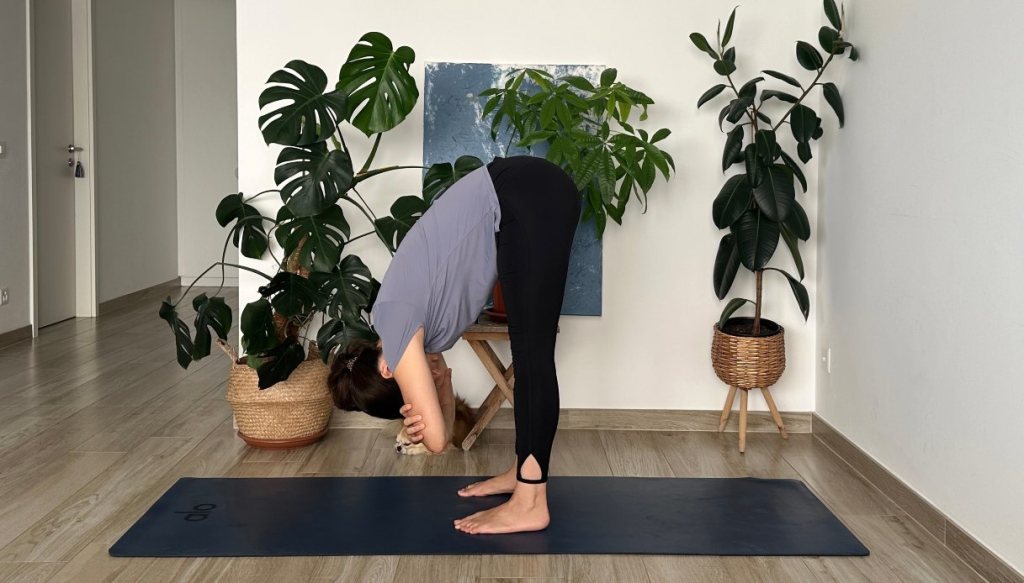 posizione dangling yoga