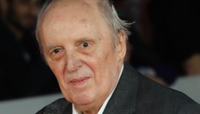 Dario Argento ricoverato per una crisi respiratoria: vacanza interrotta a Ischia. Come sta