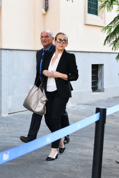 Dina Minna in visita alla camera ardente di Pippo Baudo