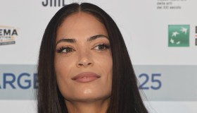 Elodie in vacanza smentisce le voci di crisi con Iannone, e si gode l’estate