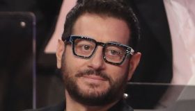 Enrico Papi duro su Affari Tuoi gela De Martino: “L’idea non mi è mai piaciuta”