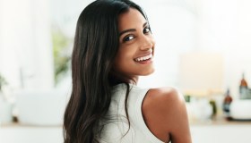 Piega perfetta anche in vacanza? La mini spazzola lisciante/arricciante da viaggio è il tool beauty da avere