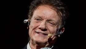 Massimo Ranieri punta ad Amici e incalza Maria De Filippi: “Sono pronto”. Poi commenta De Martino