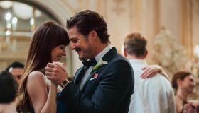 Movie Look Addicted: “Material Love”, ode ai look di Dakota Johnson nella rom-com anni Novanta