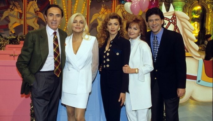 Pippo Baudo, Mara Venier, Milly Carlucci, Rosanna Lambertucci e Fabrizio Frizzi nella trasmissione "Luna Park"