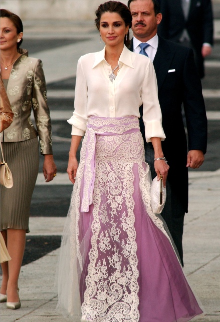 Rania di Giordania in Givenchy al matrimonio di Felipe e Letizia di Spagna
