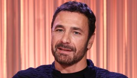 Raoul Bova compie gli anni, Rocio lontana: il consiglio e la “domanda” nell’estate più difficile