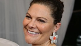 Vittoria di Svezia, futura regina in scarpe da tennis e look comodi