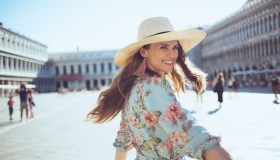 Tutti in vacanza tranne te? Guida di sopravvivenza se ti tocca passare agosto in città