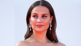 Festival del Cinema di Venezia, i look della quinta serata: Vikander da sogno, spacco audace per Fanelli