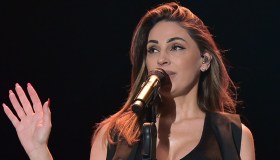 Anna Tatangelo, la presunta crisi con Giacomo Buttaroni e la smentita sul palco