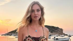 Chiara Ferragni, le foto ricordo di Ibiza con il lungo abito crochet