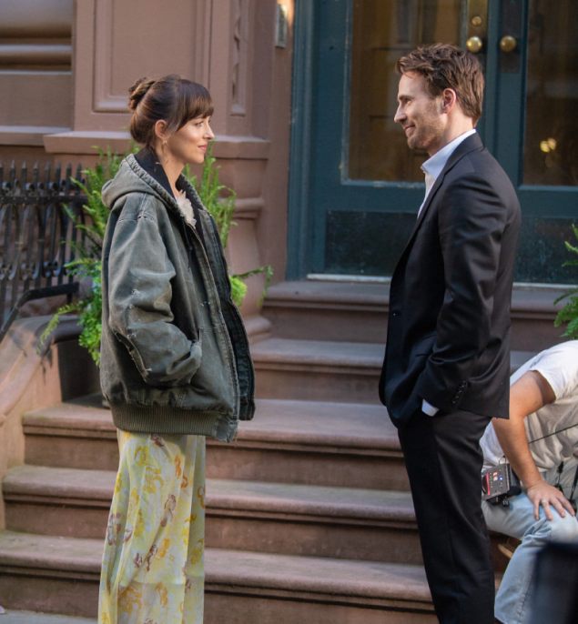 Movie Look Addicted: "Material Love", ode ai look di Dakota Johnson nella rom-com anni Novanta