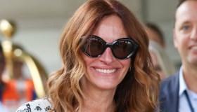 Julia Roberts sbarca a Venezia: il primo look è un omaggio a Guadagnino