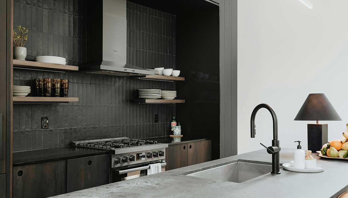 Lavello cucina in acciaio inox a doppia vasca con rubinetto cromato