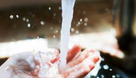 Accessori per ridurre lo spreco idrico in casa, le 5 soluzioni più efficaci