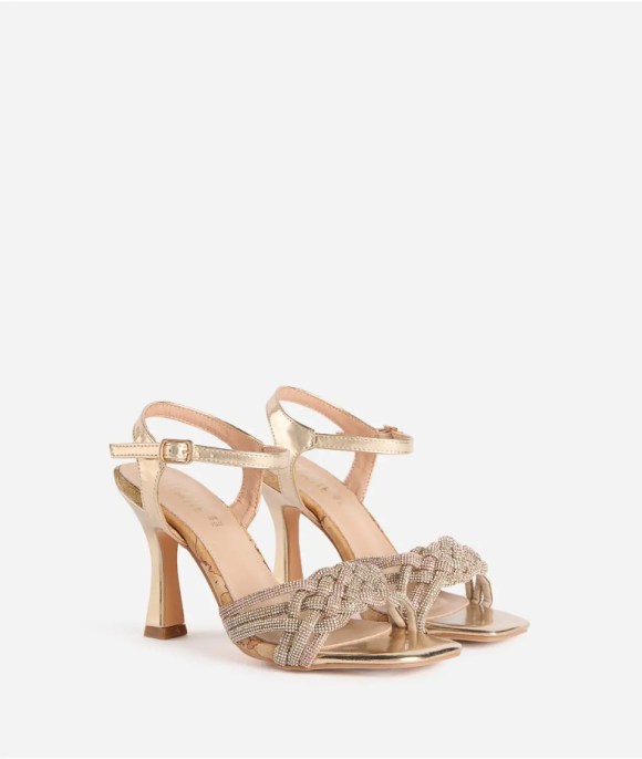 Sandali con tacco di tendenza per l'estate 2025