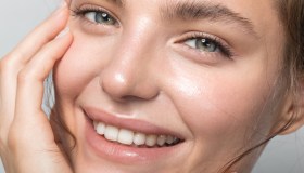 Pelle opaca e spenta? L’essenza riparatrice da provare esiste e funziona. Ed è quasi a metà prezzo