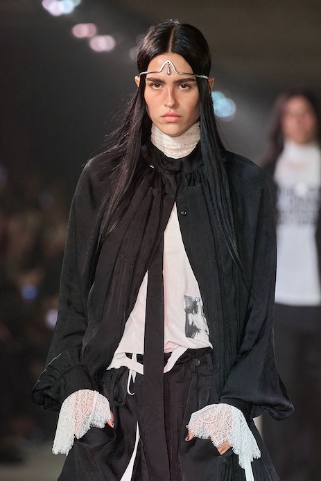 Amelia Gray, Ann Demeulemeester: Runway - Paris Fashion Week - Womenswear Spring-Summer 2025