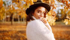 Speziati, dolci e legnosi. I profumi dell’autunno sono il caldo abbraccio da indossare ogni giorno