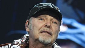 Vasco Rossi, la romantica dedica alla moglie Laura: “Mi cascò in testa come la Luna, fu subito amore”