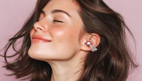 La cosa più glam da sfoggiare quando esci? Gli auricolari che sembrano e sono orecchini