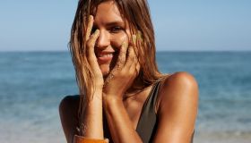 L’acido ialuronico è l’unico ingrediente che ti serve per riparare i capelli danneggiati dal sole