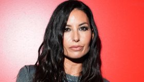 Elisabetta Gregoraci stupisce alla Milano Fashion Week 2025 con la salopette effetto used