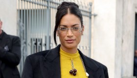 Elodie, il look sartoriale con tocco di colore alla Milano Fashion Week 2025