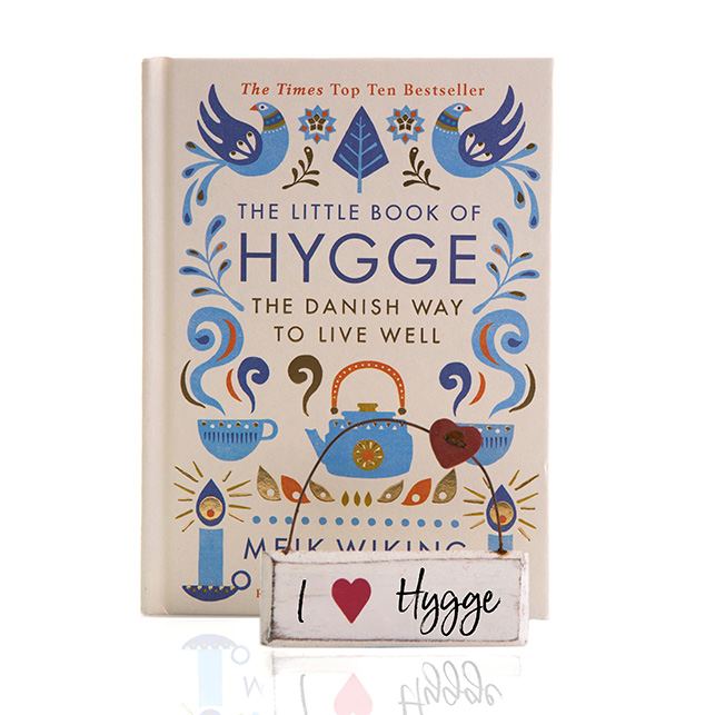 Copertina del libro The Little Book of Hygge di Meik Wiking, guida al vivere in stile Hygge danese.