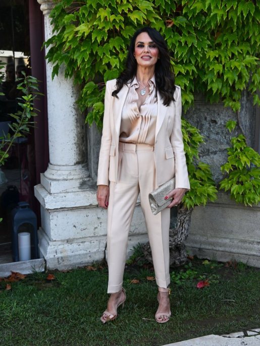 Maria Grazia Cucinotta eleganza