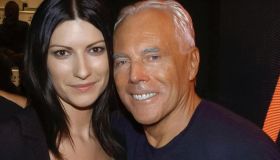 Laura Pausini: “Armani mi ha lasciato un ultimo abito”, quando lo indosserà